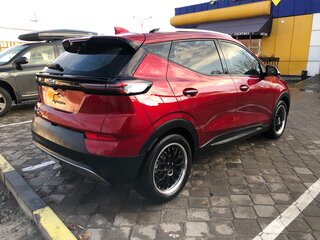 2021 Chevrolet Bolt EUV, красный, 2700000 рублей, вид 3