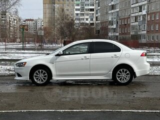 2012 Mitsubishi Lancer X Рестайлинг, белый, 1310000 рублей, вид 2