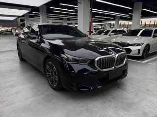 2026 BMW 5 серии 530i VIII (G60/G61/G68), чёрный, 5076868 рублей, вид 4