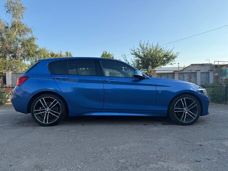 2018 BMW 1 серии 118i II (F20/F21) Рестайлинг 2, синий, 1850000 рублей, вид 3
