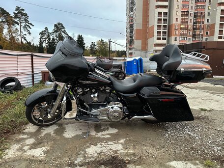 2020 Harley-Davidson Street Glide, чёрный, 1800000 рублей, вид 2