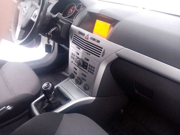 2011 Opel Astra H Рестайлинг, белый, 690000 рублей - вид 5