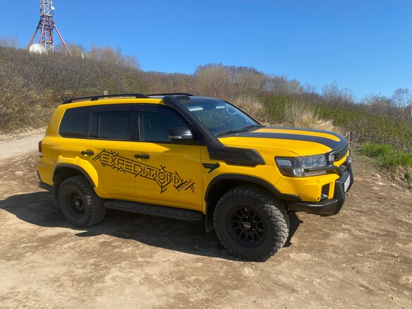 2008 Toyota Land Cruiser 200 Series, жёлтый - вид 2