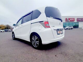 2014 Honda Freed I Рестайлинг 2, белый, 1250000 рублей, вид 4
