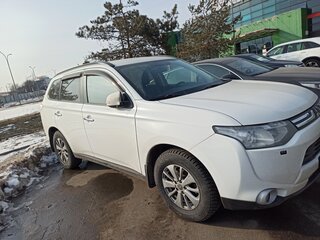 2013 Mitsubishi Outlander III, белый, 1250000 рублей, вид 2