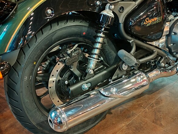 2026 Royal Enfield Super Meteor, зелёный, 773000 рублей - вид 14