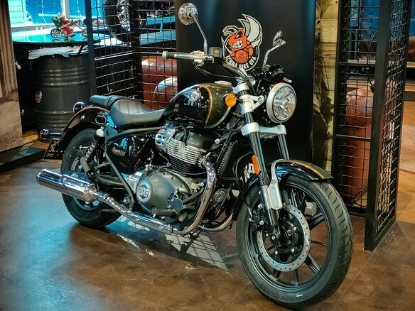 2026 Royal Enfield Super Meteor, зелёный, 773000 рублей - вид 1