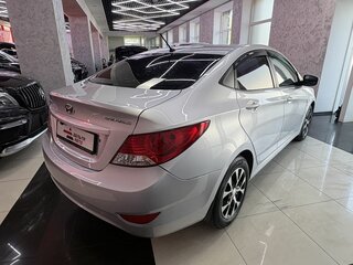 2013 Hyundai Solaris I, серебристый, 895000 рублей, вид 5