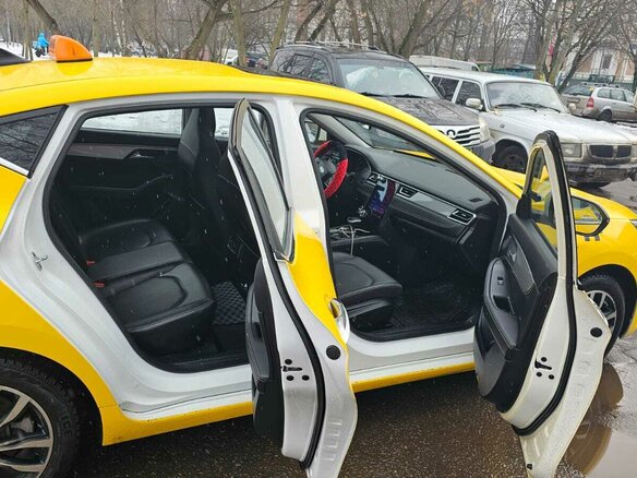 2023 JAC J7 I, жёлтый - вид 9