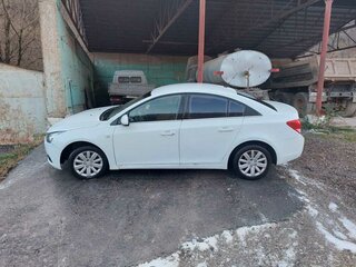 2012 Chevrolet Cruze I Рестайлинг, белый, 700000 рублей, вид 4