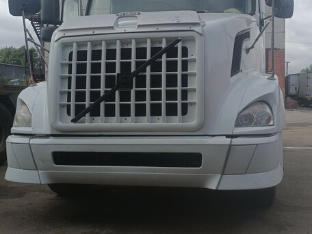 2004 Volvo VNL, белый, 2500000 рублей, вид 4