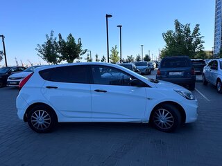 2013 Hyundai Solaris I, белый, 690000 рублей, вид 5