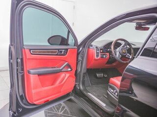 2022 Porsche Cayenne Turbo III, чёрный, 20886581 рублей, вид 5