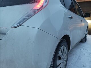2014 Nissan Leaf (EM57) I (ZE0/AZE0), белый, 730000 рублей, вид 2