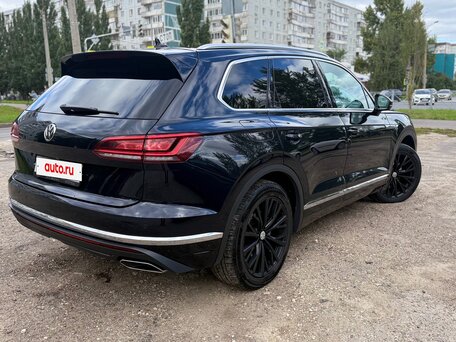 2020 Volkswagen Touareg III, чёрный, 3337000 рублей, вид 3