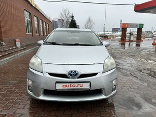 2010 Toyota Prius III (XW30), серебристый, 1010000 рублей, вид 2