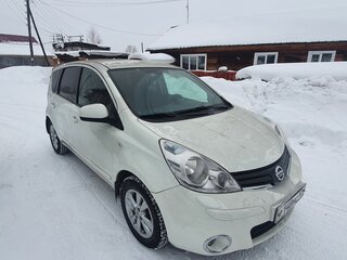 2013 Nissan Note I Рестайлинг, белый, 515000 рублей, вид 3