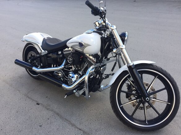 2015 Harley-Davidson Breakout, белый, 1800000 рублей - вид 2