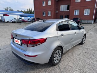 2016 Kia Rio III Рестайлинг, серебристый, 1050000 рублей, вид 5