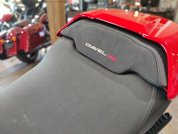 2025 Ducati Diavel V4, красный, 3600000 рублей - вид 12