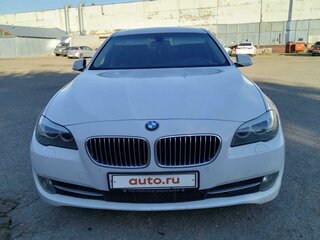 2013 BMW 5 серии 520i VI (F10/F11/F07), белый, 1850000 рублей, вид 3