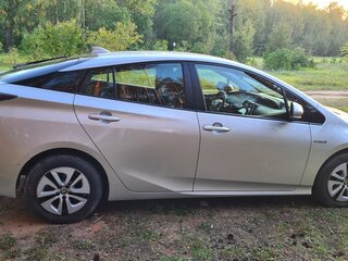 2018 Toyota Prius IV (XW50), серебристый, 2129004 рублей, вид 2