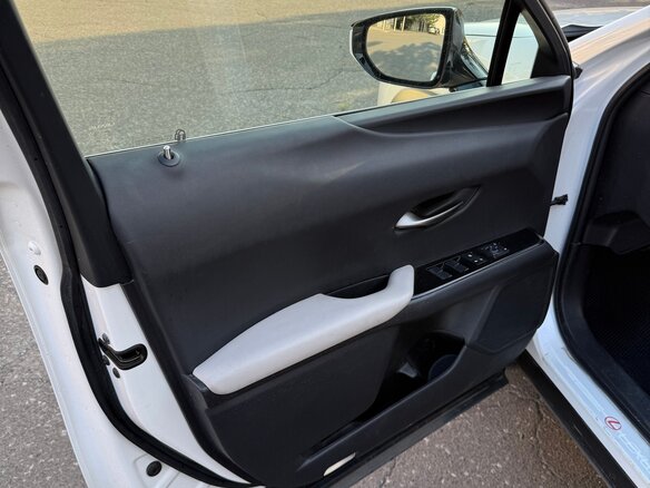 2020 Lexus UX 250h I, белый, 3280000 рублей - вид 6