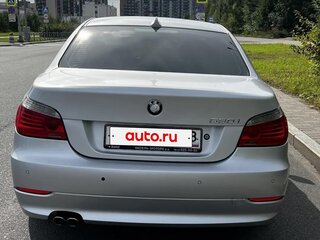 2009 BMW 5 серии 530i V (E60/E61) Рестайлинг, серебристый, 1050000 рублей, вид 3