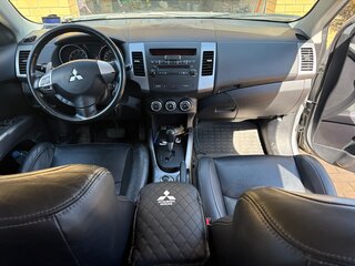 2011 Mitsubishi Outlander II Рестайлинг, серебристый, 1200000 рублей, вид 5