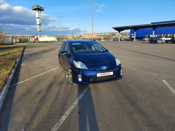 2010 Toyota Prius III (XW30), синий, 1200000 рублей - вид 14