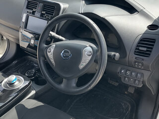 2016 Nissan Leaf 30kWh I (ZE0/AZE0), белый, 850000 рублей, вид 2