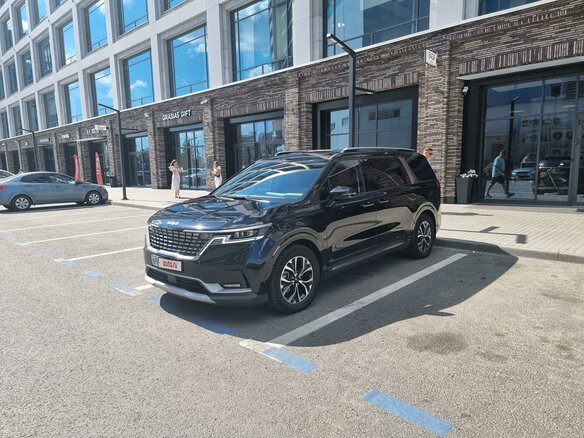2021 Kia Carnival IV, чёрный, 3499000 рублей - вид 2