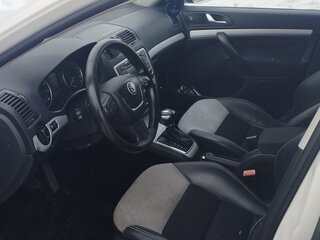2009 Skoda Octavia II (A5) Рестайлинг, белый, 750000 рублей, вид 3