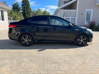2015 Kia Rio III Рестайлинг, чёрный, 770000 рублей, вид 4