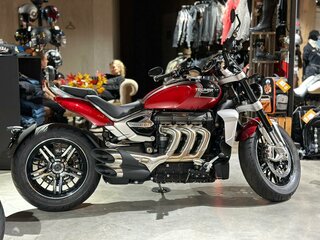 2023 Triumph Rocket 3, красный, 2990000 рублей, вид 2