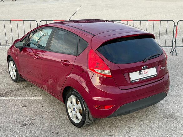 2011 Ford Fiesta Mk6, красный, 947000 рублей - вид 18