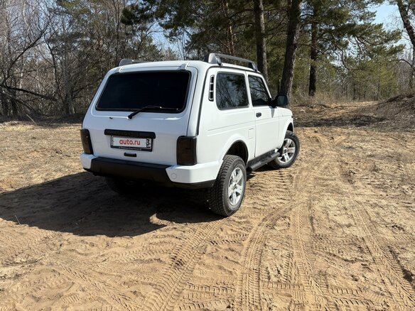 2013 Lada (ВАЗ) 2121 (4x4) I Рестайлинг, белый, 500000 рублей - вид 4