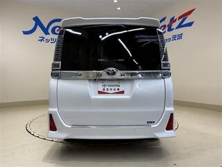 2021 Toyota Voxy III (R80) Рестайлинг, белый, 1713009 рублей, вид 4