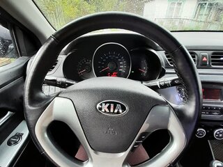 2015 Kia Rio III Рестайлинг, серебристый, 749000 рублей, вид 3