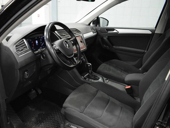 2017 Volkswagen Tiguan II, чёрный, 2040000 рублей - вид 7