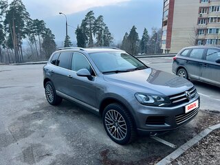 2011 Volkswagen Touareg II, серый, 2150000 рублей, вид 1