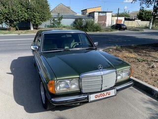 1984 Mercedes-Benz W123 230, зелёный, 1000000 рублей, вид 1