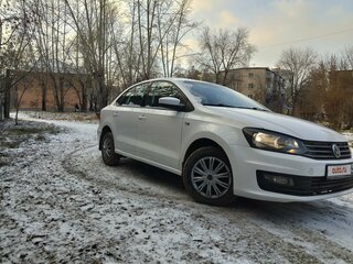 2019 Volkswagen Polo V Рестайлинг, белый, 800000 рублей, вид 2