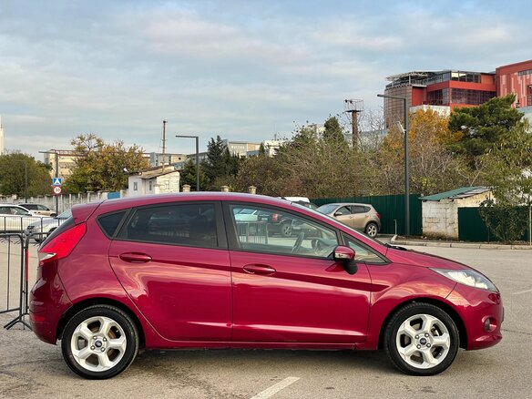 2011 Ford Fiesta Mk6, красный, 947000 рублей - вид 13