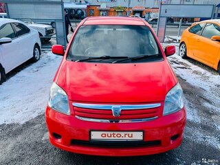 2003 Toyota Raum II, красный, 550000 рублей, вид 2