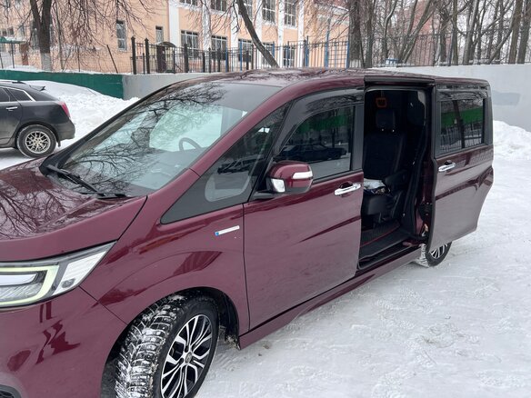 2018 Honda Stepwgn Spada V Рестайлинг, красный, 2300000 рублей - вид 4