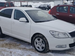 2009 Skoda Octavia II (A5) Рестайлинг, белый, 750000 рублей, вид 1