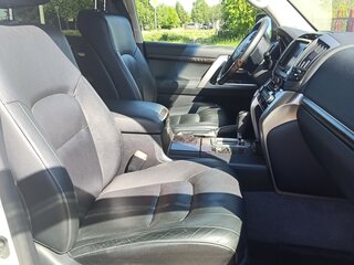 2015 Toyota Land Cruiser 200 Series Рестайлинг 1, белый, 5800000 рублей, вид 1
