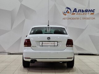 2018 Volkswagen Polo V Рестайлинг, белый, 1380000 рублей, вид 4