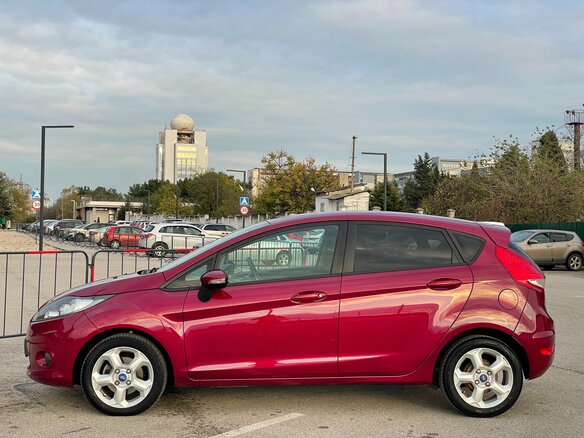 2011 Ford Fiesta Mk6, красный, 947000 рублей - вид 15